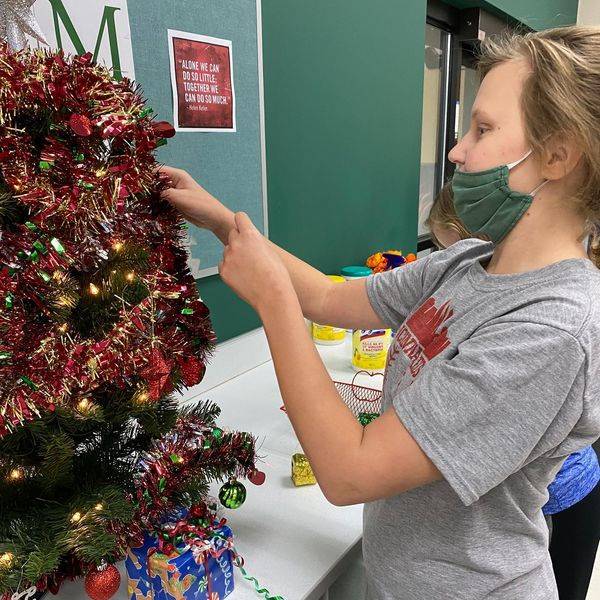 Student decorating the Christmas tree